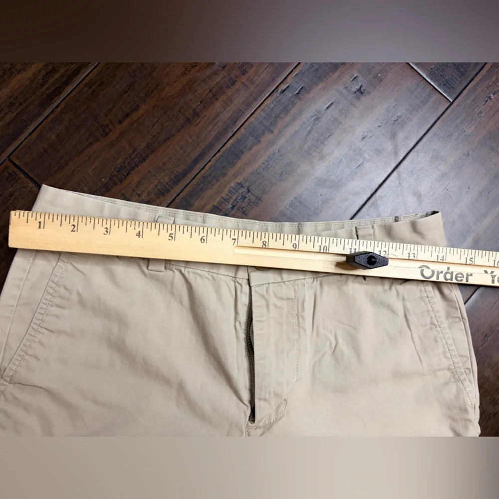 Vineyard Vines Men's Beige Flat Front Shorts